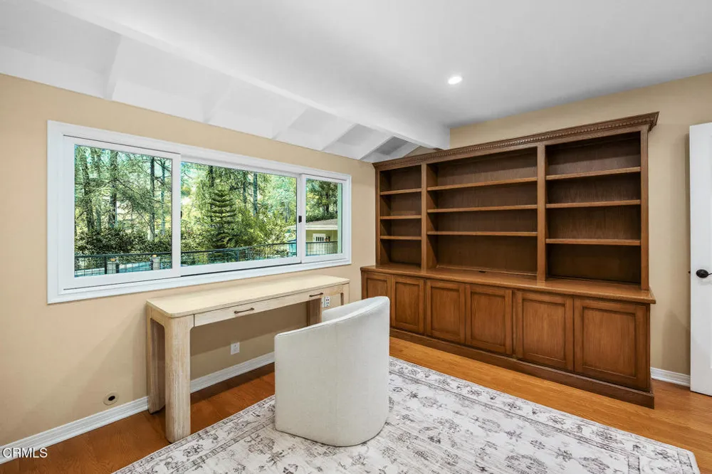 5220 Palm Drive La Canada Flintridge, CA 91011