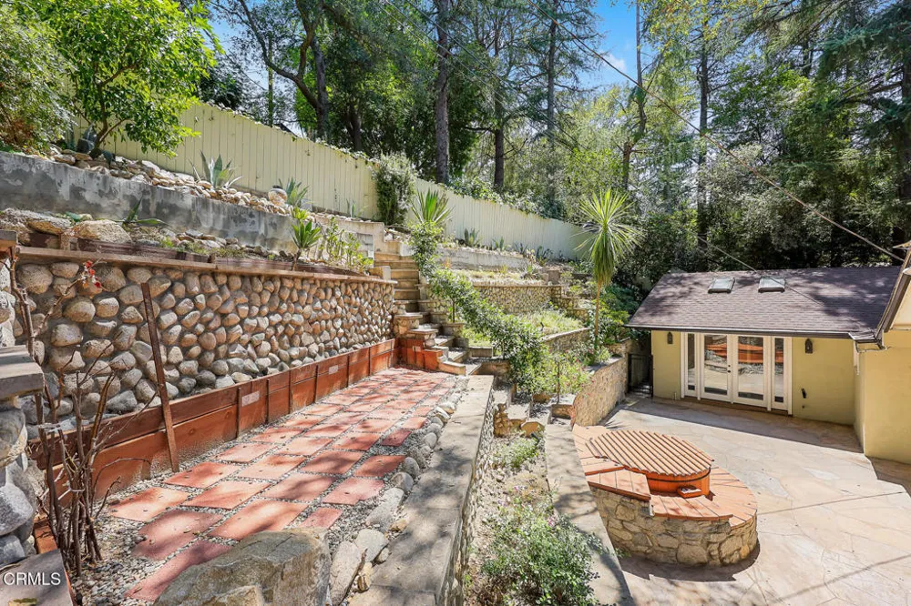 5220 Palm Drive La Canada Flintridge, CA 91011