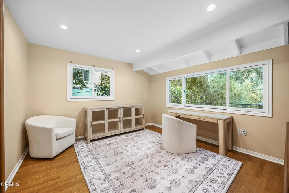 5220 Palm Drive La Canada Flintridge, CA 91011