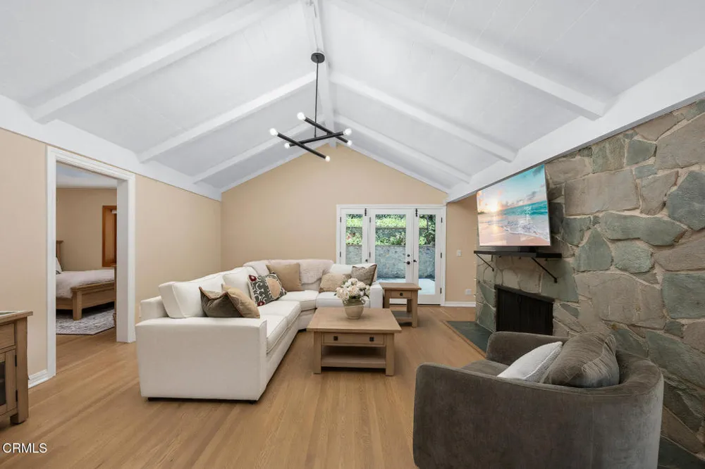 5220 Palm Drive La Canada Flintridge, CA 91011