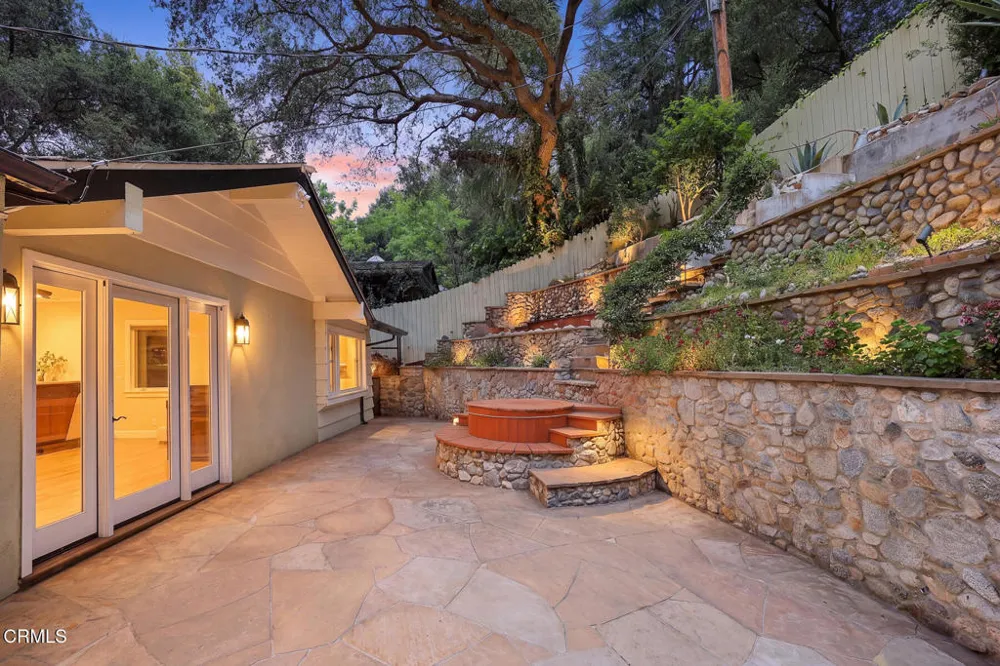 5220 Palm Drive La Canada Flintridge, CA 91011