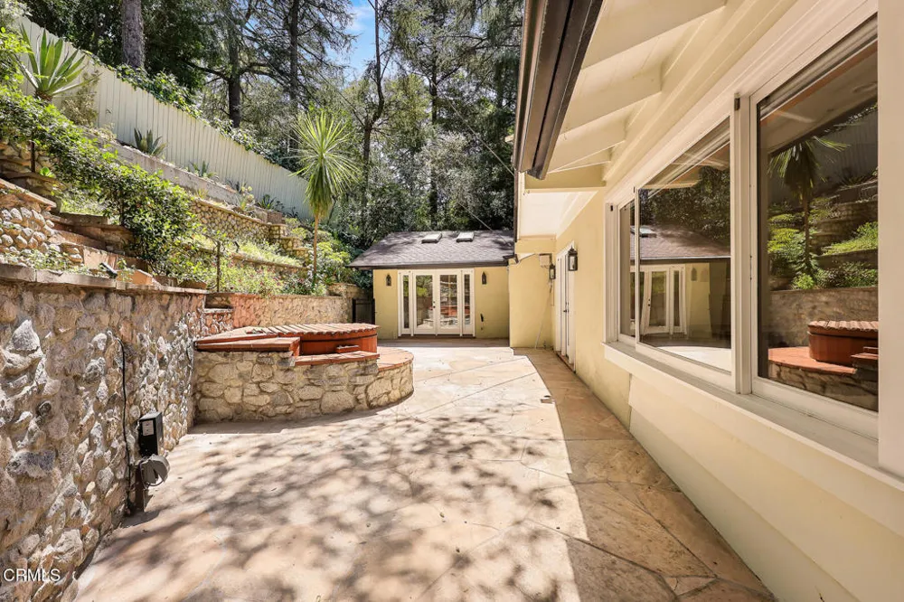 5220 Palm Drive La Canada Flintridge, CA 91011