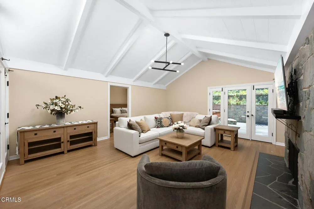 5220 Palm Drive La Canada Flintridge, CA 91011