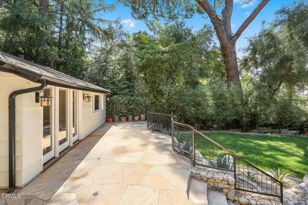 5220 Palm Drive La Canada Flintridge, CA 91011