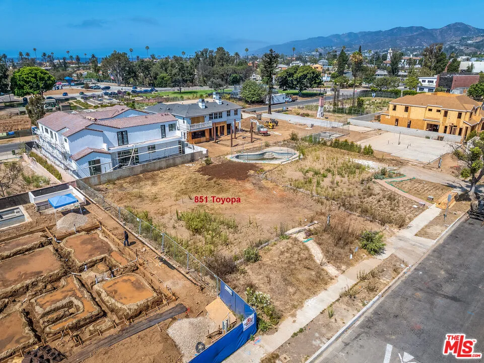 851 Toyopa Drive Los Angeles, CA 90272