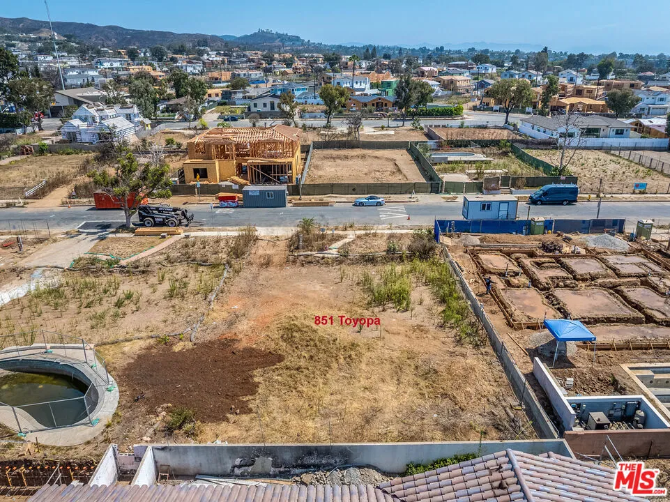 851 Toyopa Drive Los Angeles, CA 90272