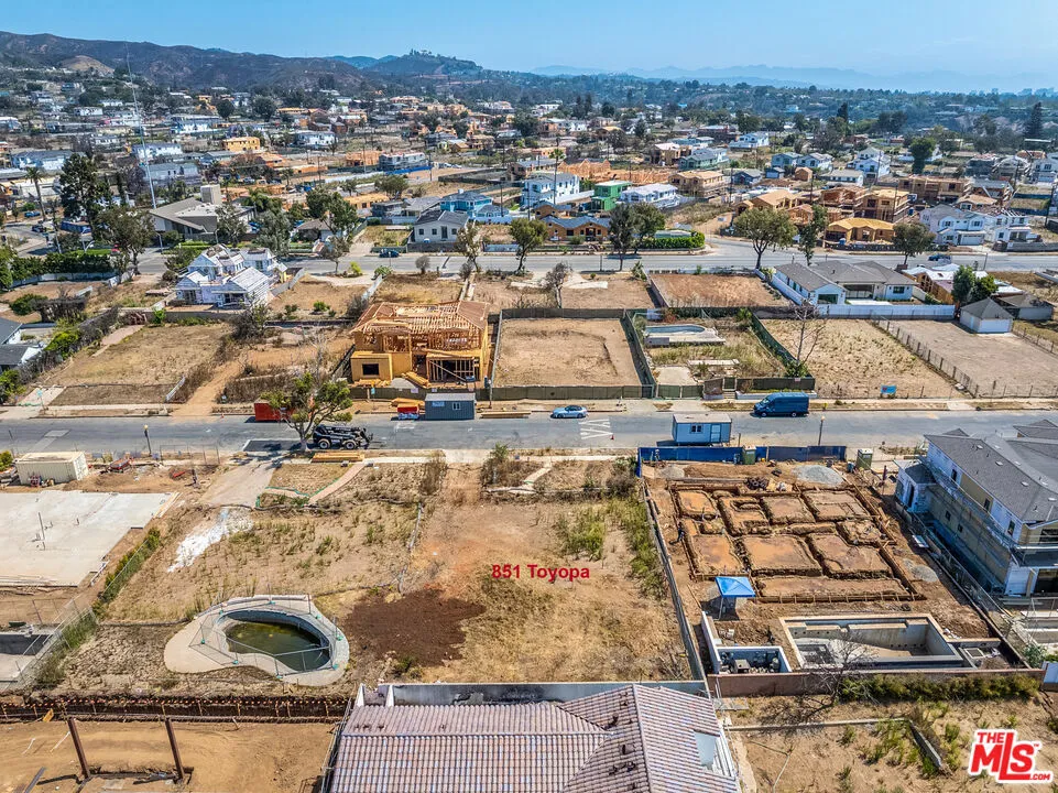 851 Toyopa Drive Los Angeles, CA 90272