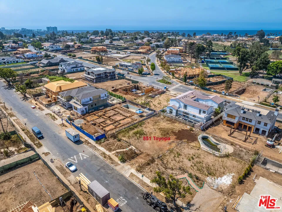 851 Toyopa Drive Los Angeles, CA 90272