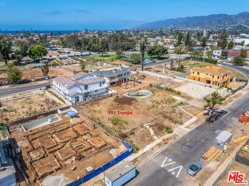 851 Toyopa Drive Los Angeles, CA 90272