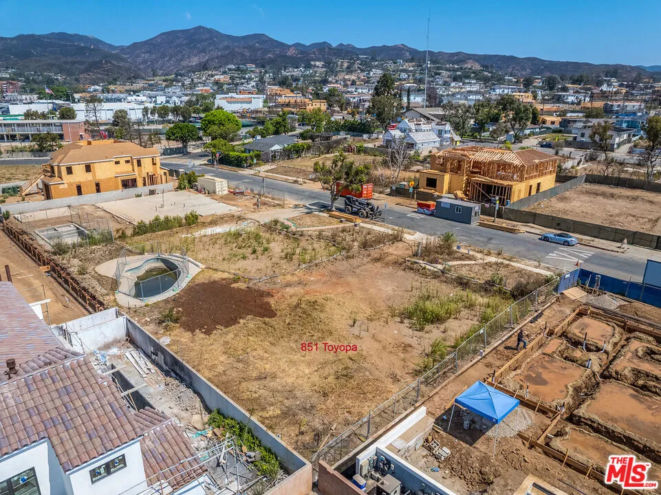 851 Toyopa Drive Los Angeles, CA 90272