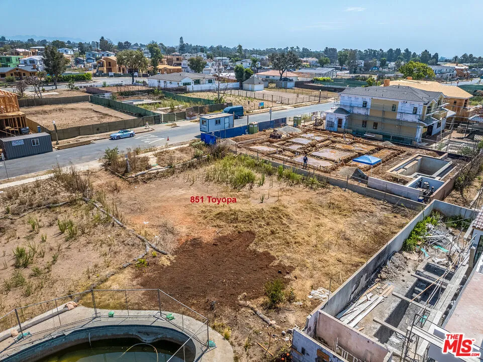 851 Toyopa Drive Los Angeles, CA 90272