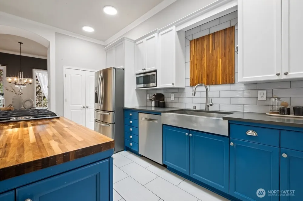 17247 SE 54th Place Bellevue, WA 98006