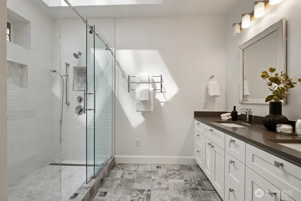 17247 SE 54th Place Bellevue, WA 98006