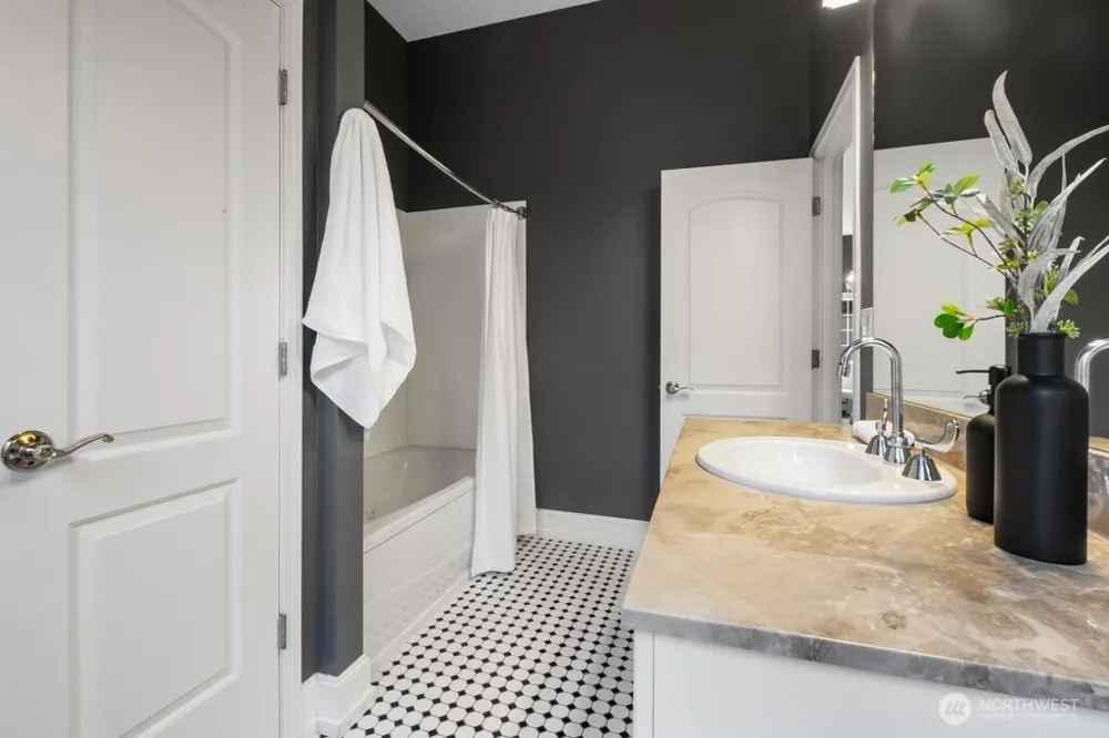 17247 SE 54th Place Bellevue, WA 98006