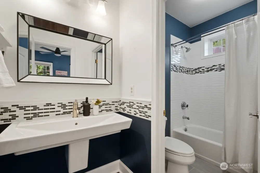 17247 SE 54th Place Bellevue, WA 98006