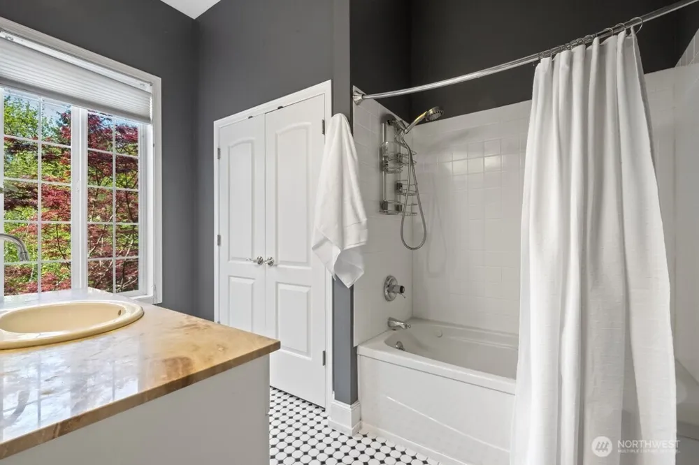17247 SE 54th Place Bellevue, WA 98006