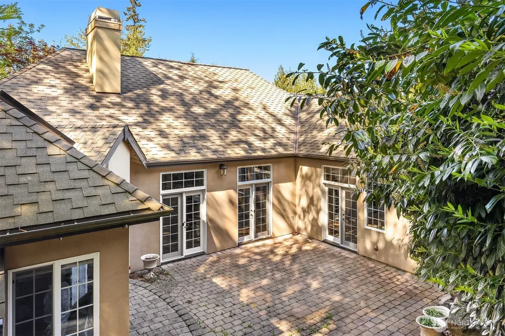 17247 SE 54th Place Bellevue, WA 98006
