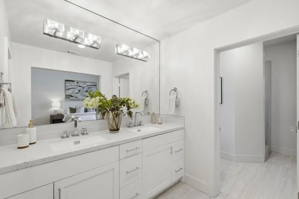 1691 Whitham Avenue Los Altos, CA 94024
