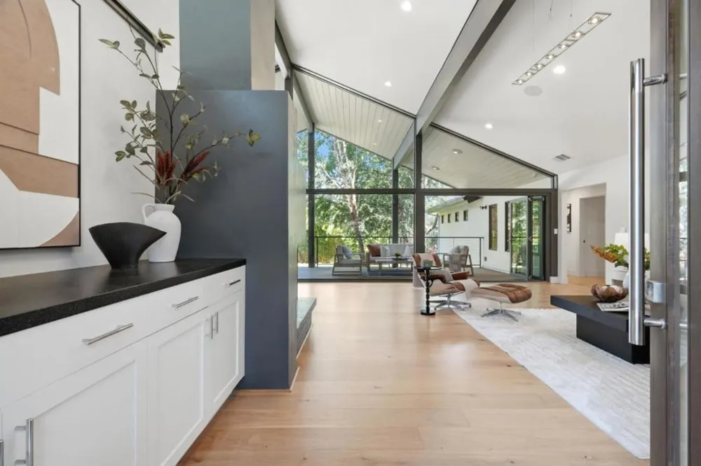 1691 Whitham Avenue Los Altos, CA 94024
