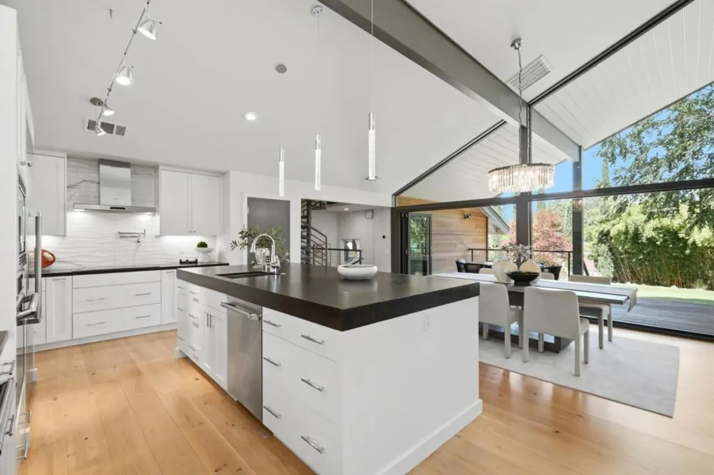 1691 Whitham Avenue Los Altos, CA 94024