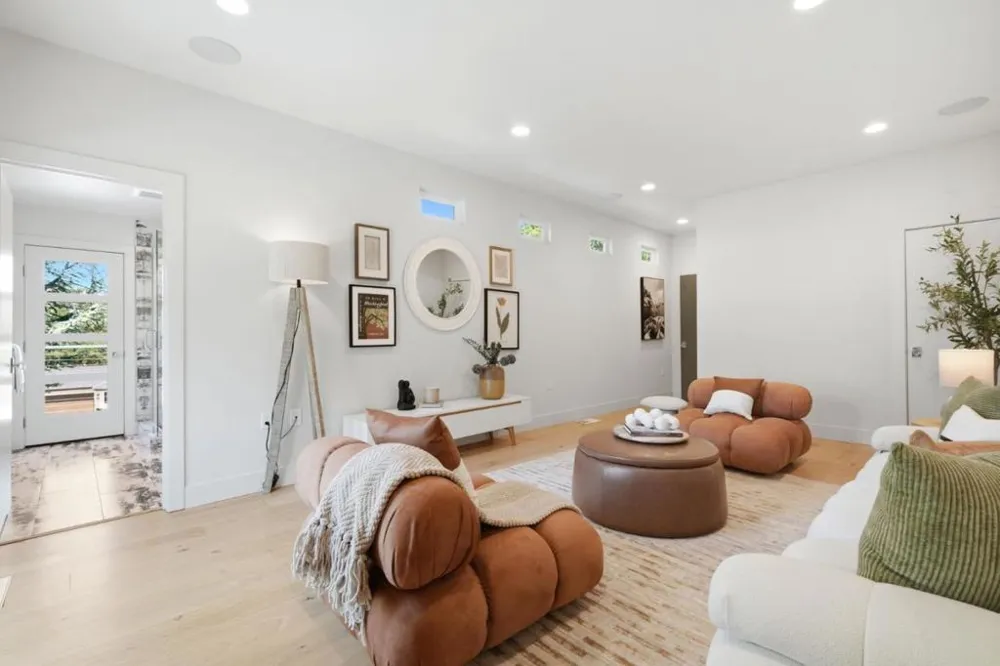 1691 Whitham Avenue Los Altos, CA 94024