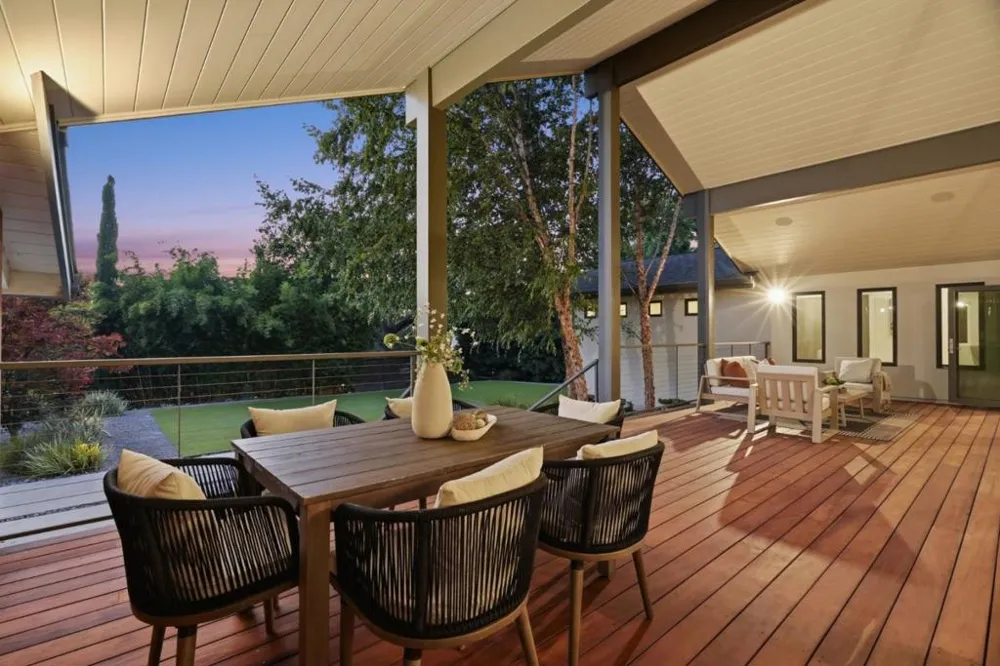 1691 Whitham Avenue Los Altos, CA 94024