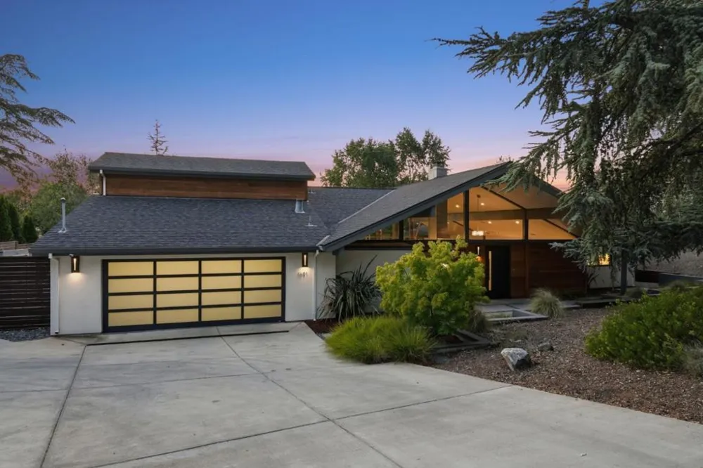 1691 Whitham Avenue Los Altos, CA 94024