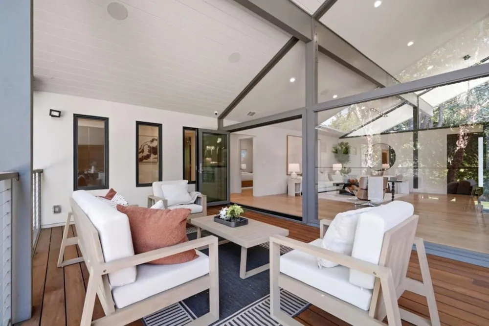 1691 Whitham Avenue Los Altos, CA 94024