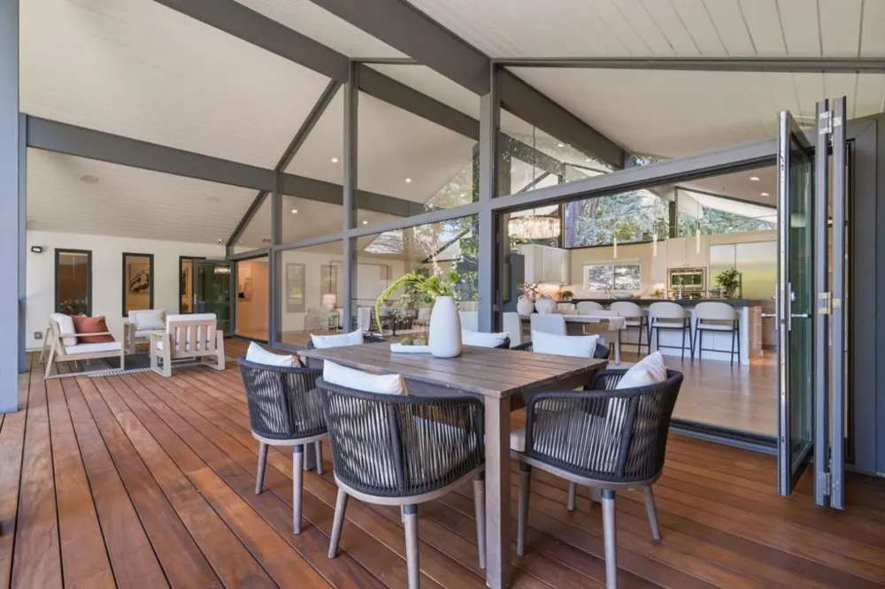 1691 Whitham Avenue Los Altos, CA 94024