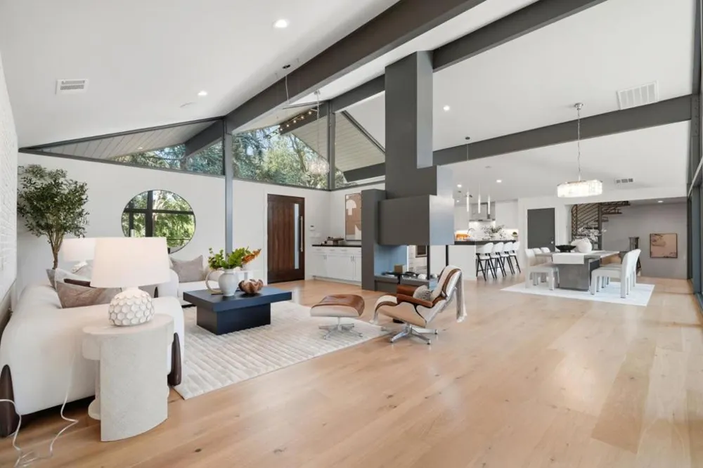 1691 Whitham Avenue Los Altos, CA 94024