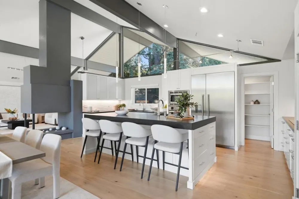 1691 Whitham Avenue Los Altos, CA 94024