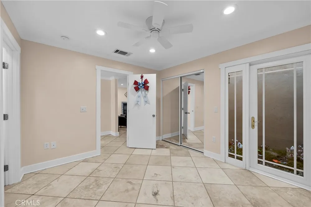 26830 Avenue Of The Oaks #C Newhall, CA 91321