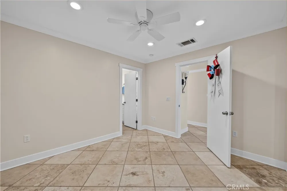 26830 Avenue Of The Oaks #C Newhall, CA 91321