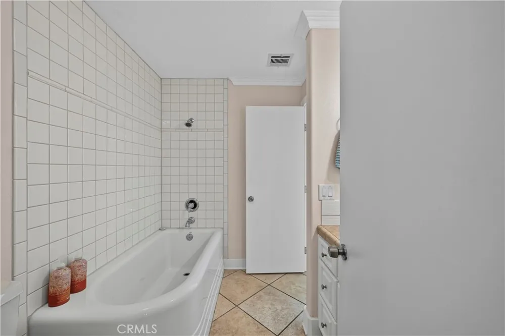 26830 Avenue Of The Oaks #C Newhall, CA 91321