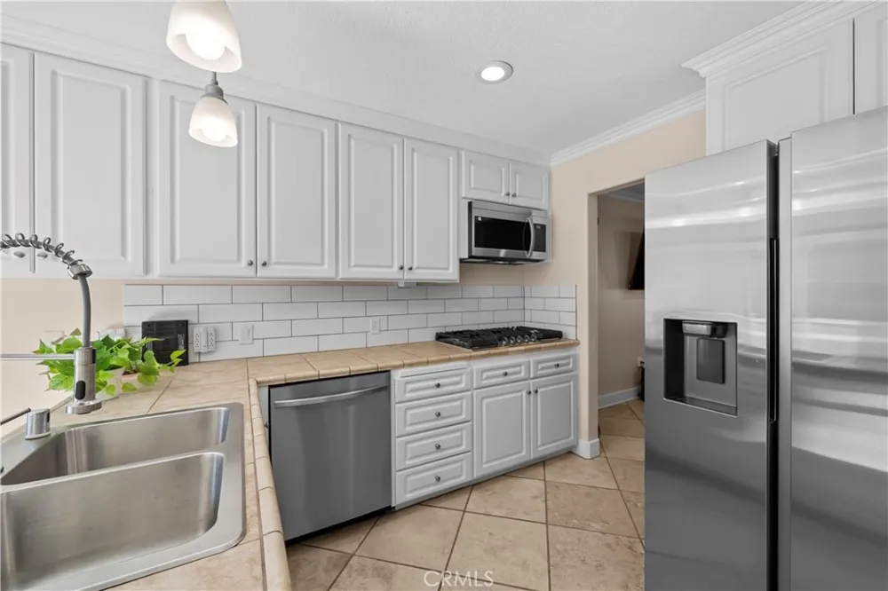 26830 Avenue Of The Oaks #C Newhall, CA 91321