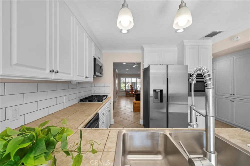 26830 Avenue Of The Oaks #C Newhall, CA 91321
