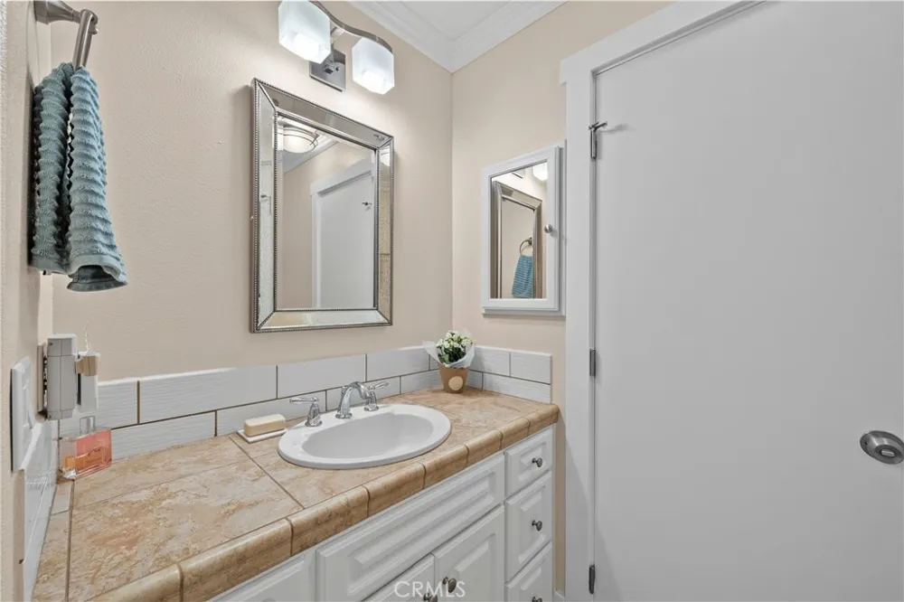 26830 Avenue Of The Oaks #C Newhall, CA 91321