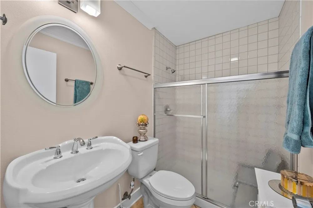 26830 Avenue Of The Oaks #C Newhall, CA 91321