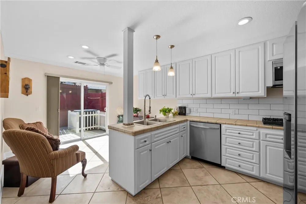 26830 Avenue Of The Oaks #C Newhall, CA 91321