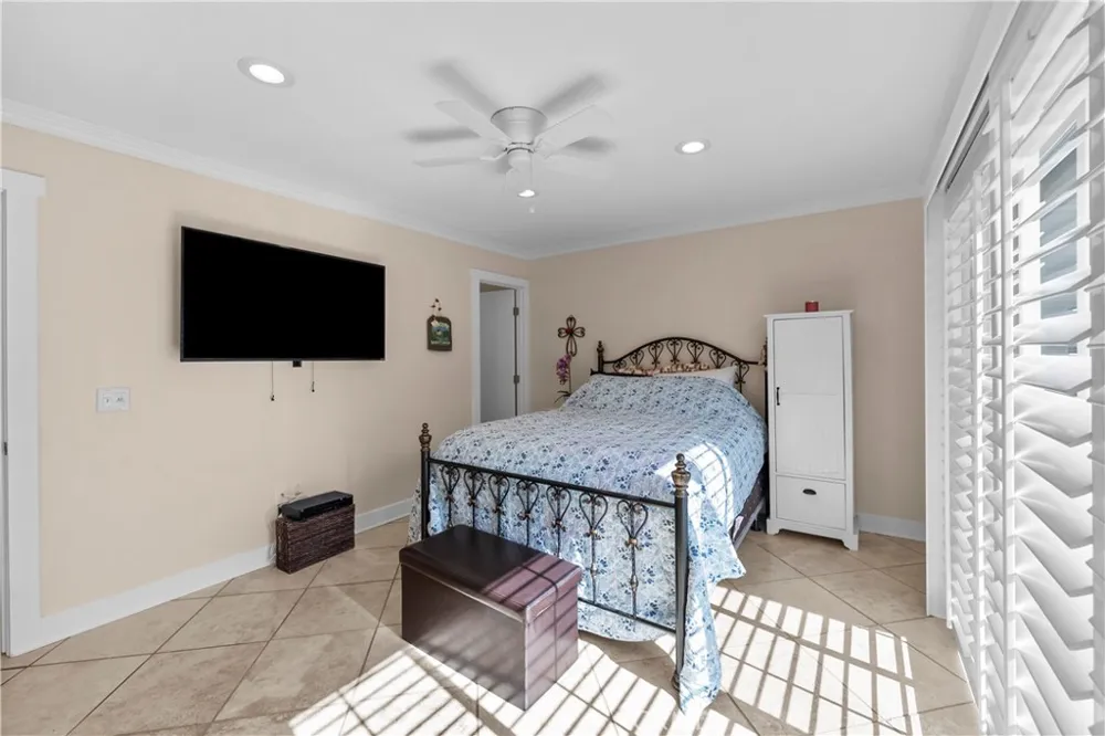 26830 Avenue Of The Oaks #C Newhall, CA 91321