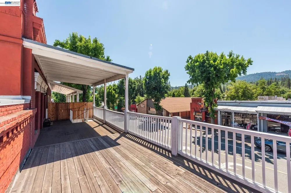 525 Main St. Weaverville, CA 96093