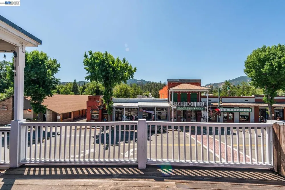 525 Main St. Weaverville, CA 96093