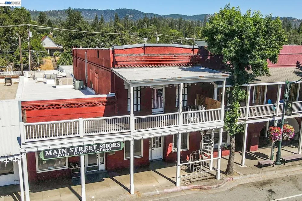 525 Main St. Weaverville, CA 96093