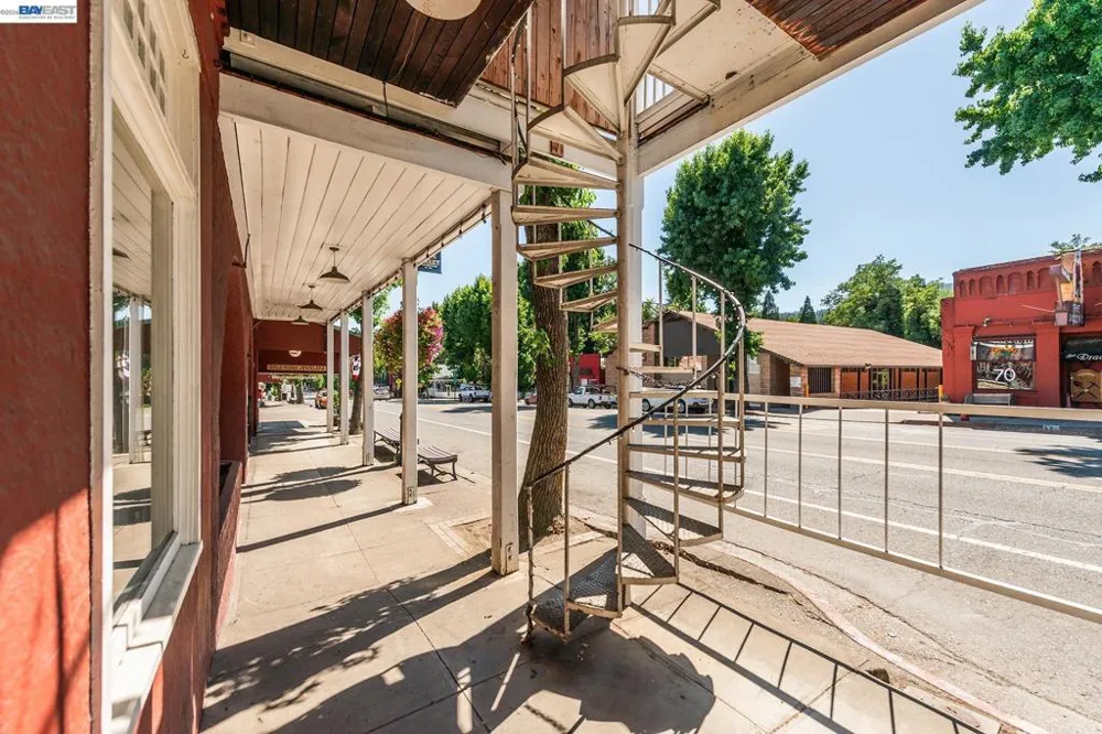 525 Main St. Weaverville, CA 96093