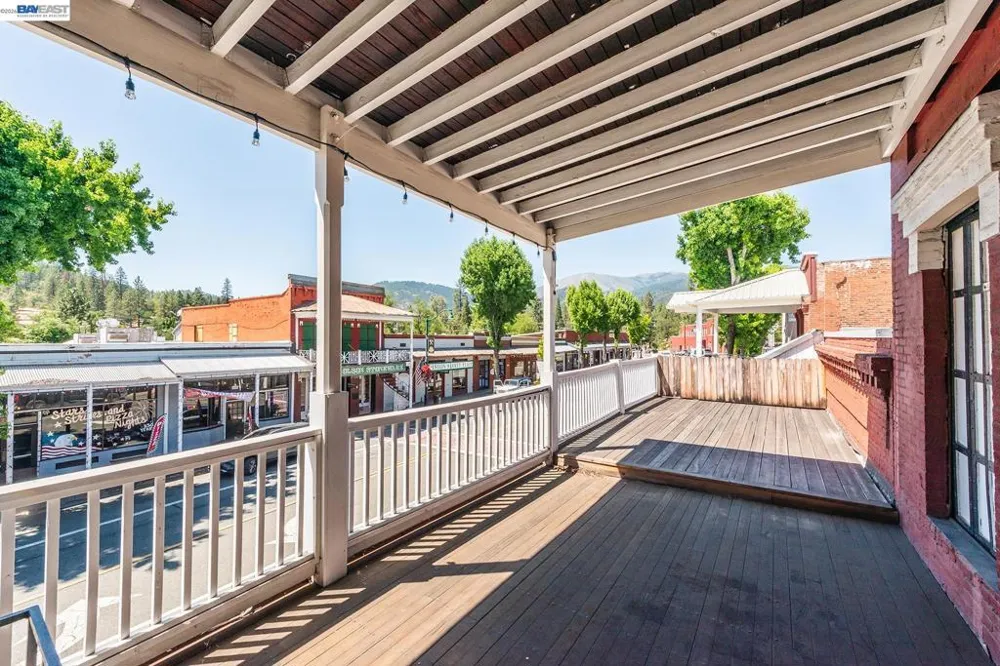 525 Main St. Weaverville, CA 96093