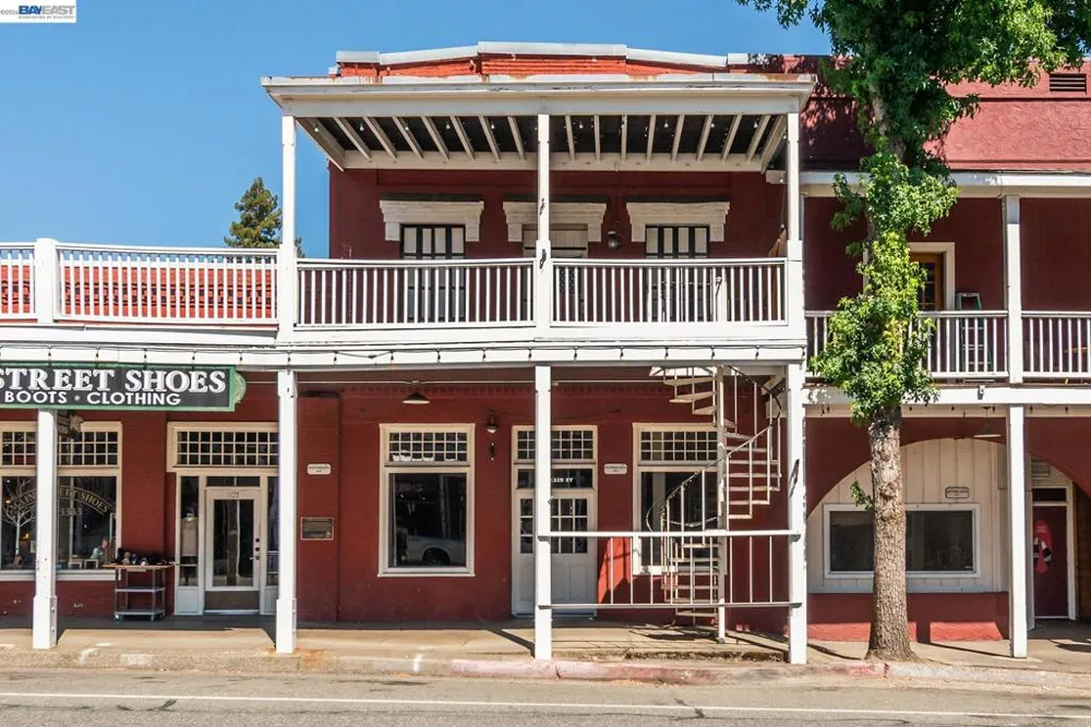 525 Main St. Weaverville, CA 96093