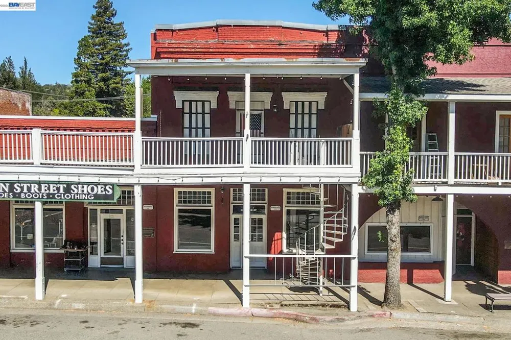 525 Main St. Weaverville, CA 96093