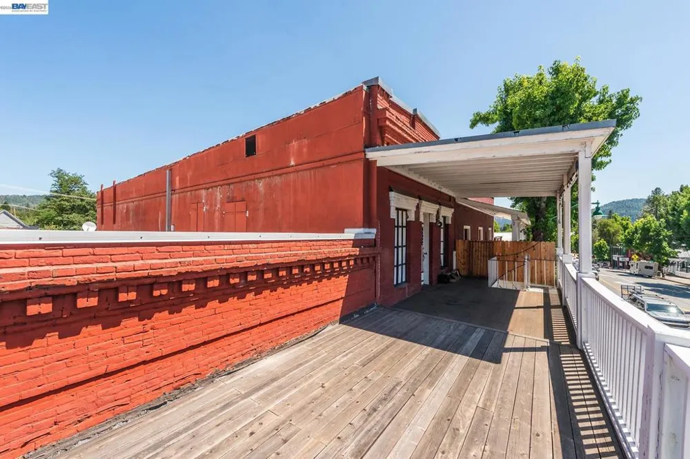 525 Main St. Weaverville, CA 96093
