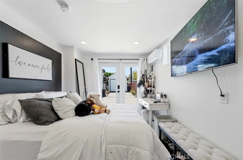 11858 Pantheon Norwalk, CA 90650