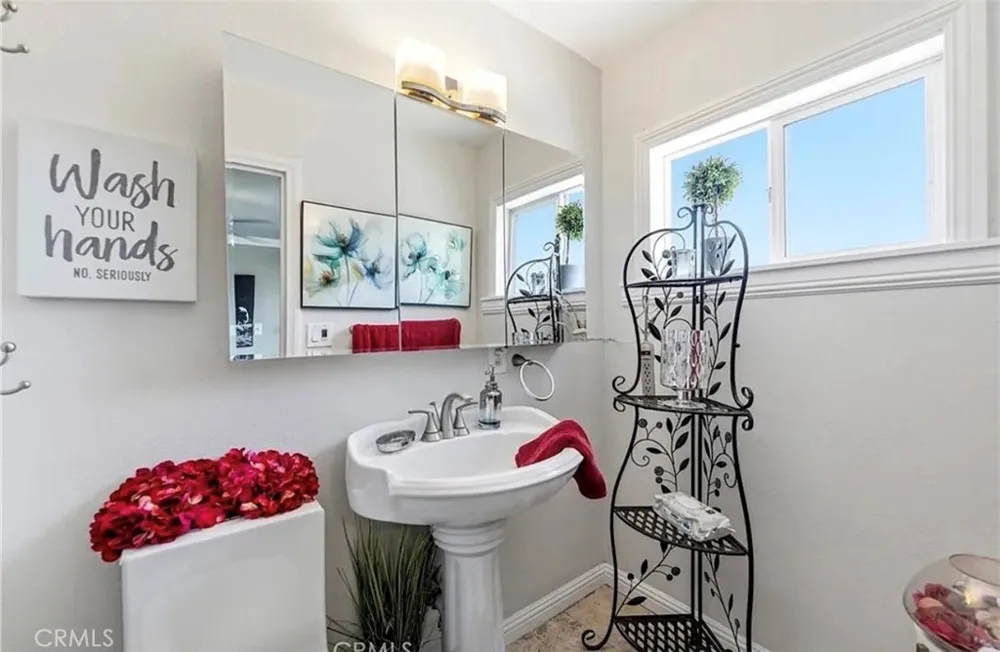 11858 Pantheon Norwalk, CA 90650